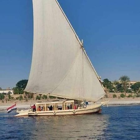 Hotel Sailing Spirit Assuan Esterno foto